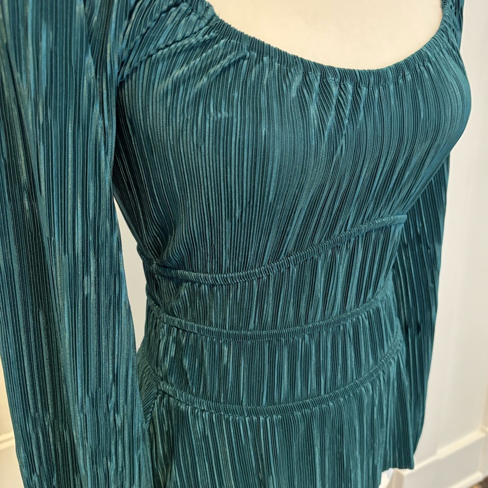 Express Scoop Neck Balloon Sleeve Top View 3